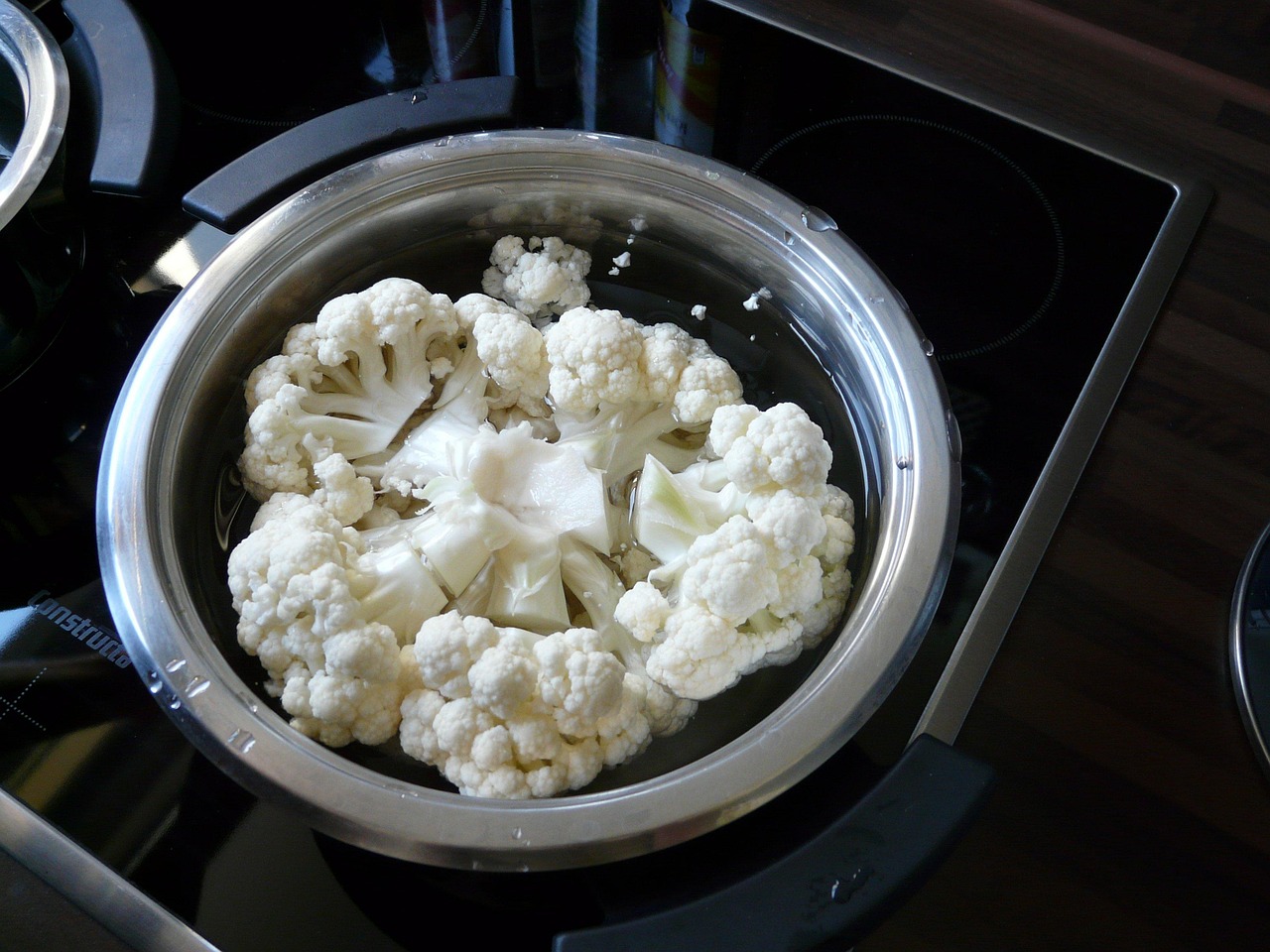 Cauliflower Crumble with blue cheese and toasted walnuts